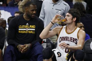 ¿Los Ángeles Lakers reunirán a LeBron James con un campeón de 2016?