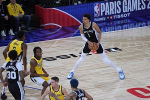 París se rinde ante los pies de Wembanyama, el extraterrestre que invadió la ciudad