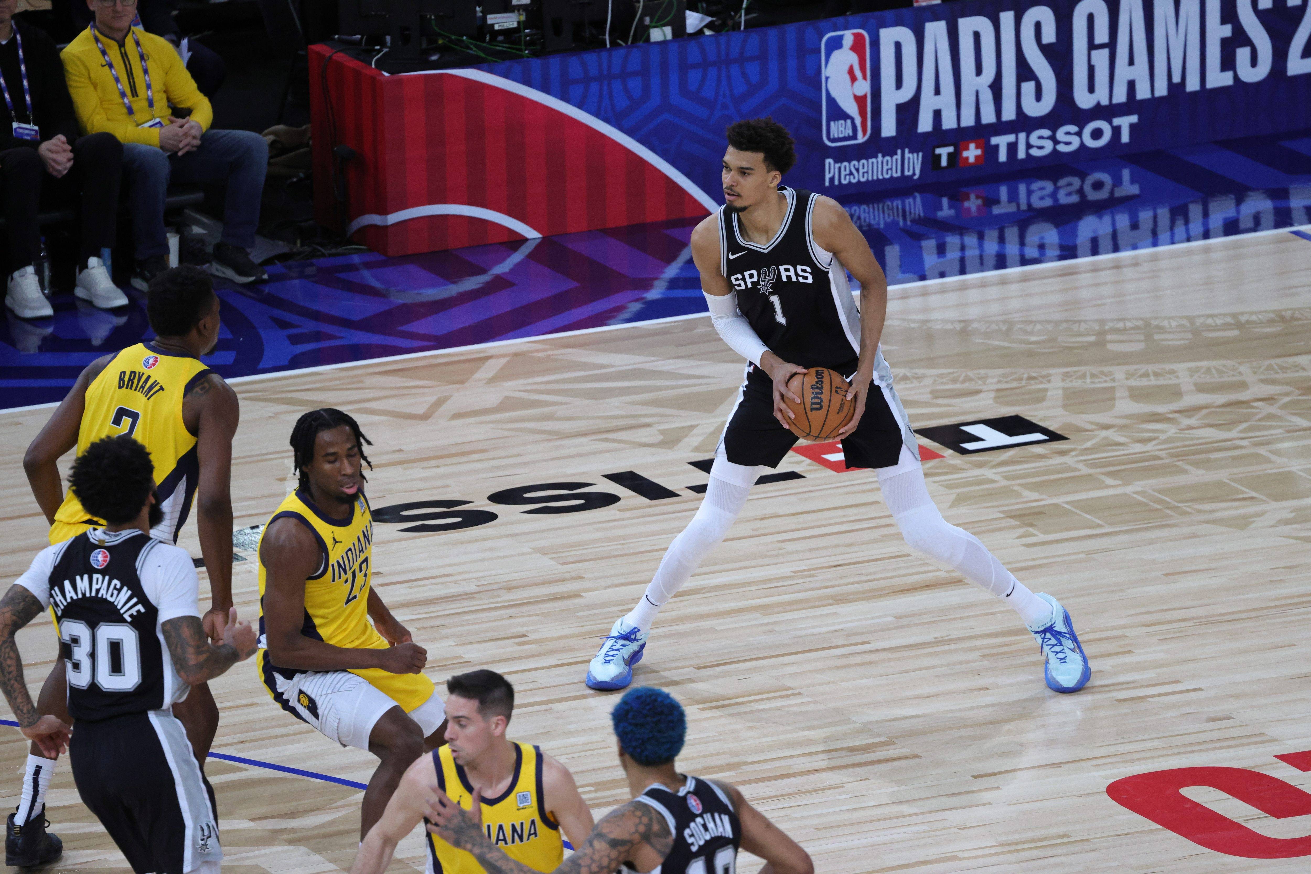 París se rinde ante los pies de Wembanyama, el extraterrestre que invadió la ciudad