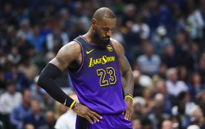 Los Lakers sufren una misteriosa maldición con una camiseta de esta temporada