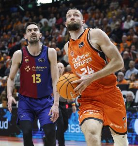 La oferta que hizo a Matt Costello abandonar Baskonia por Valencia Basket