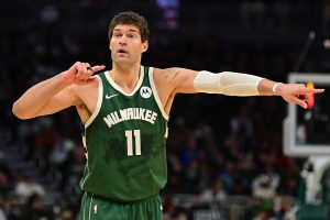 Los Bucks podrían intercambiar a Brook López por un pivot con 40% de acierto en triples
