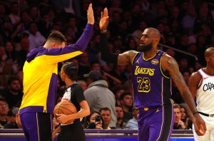 Los Ángeles Lakers podrían fichar a un pivot que acierta el 42% de triples