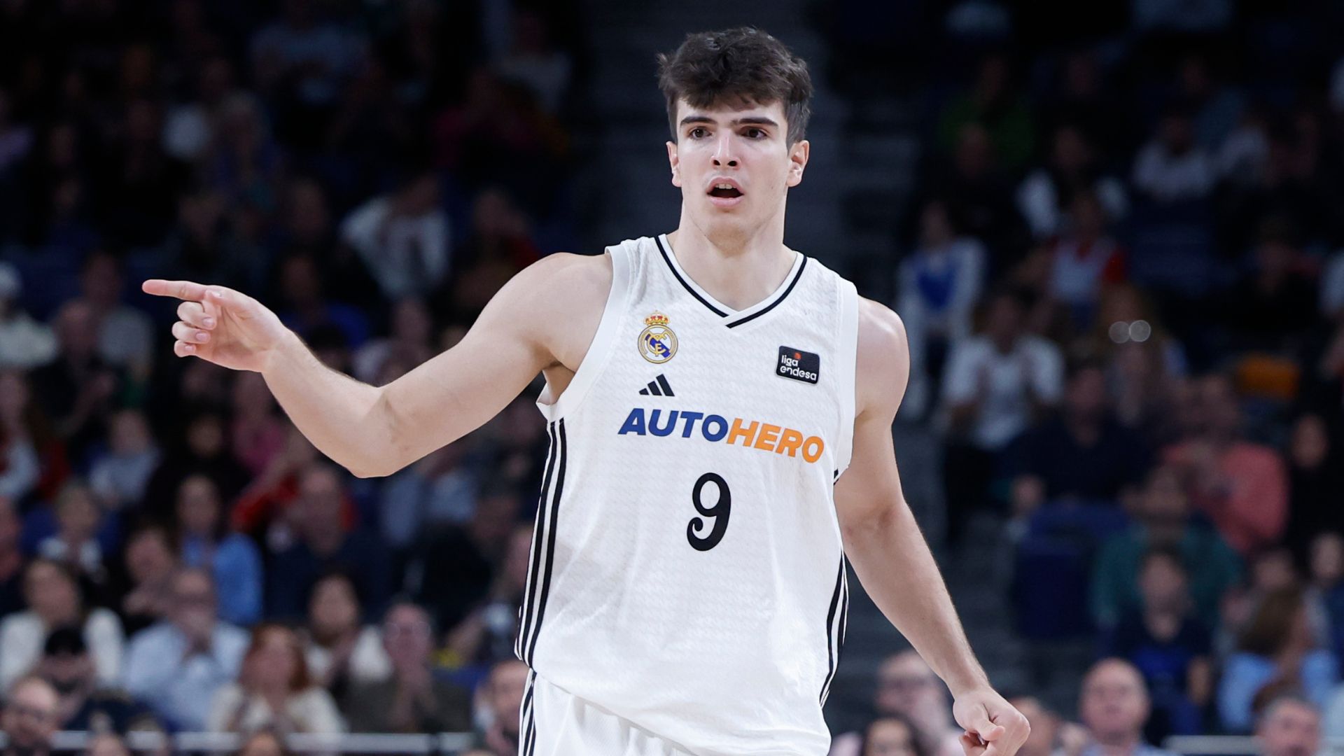 Nadie se dio cuenta: el feísimo gesto de Hugo González en el banquillo del Real Madrid