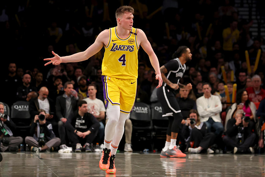 Los Lakers podrían sacrificar a Dalton Knecht por un pivot de 97 millones de dólares