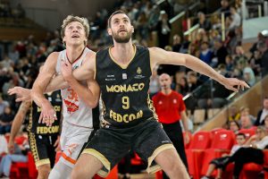 Rumores Euroliga: Olympiacos, Fenerbahce y Anadolu Efes se enfrentan por un mismo pívot