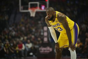 ¿LeBron James seguirá jugando en Los Ángeles Lakers en la temporada 2025-2026?