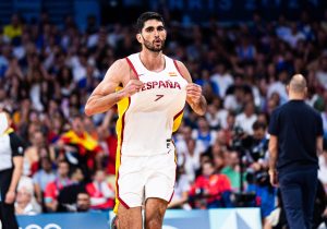El verano de Santi Aldama con España de baloncesto