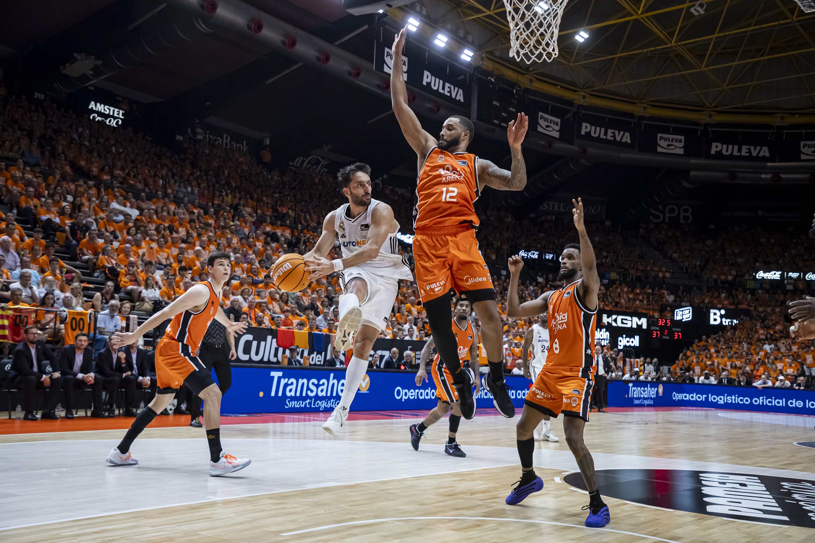 Este pívot de Valencia objetivo de Zaragoza tras la posible salida de Nate Watson