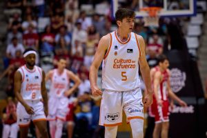 Este es el jugador del Valencia que se está ganando a media Europa