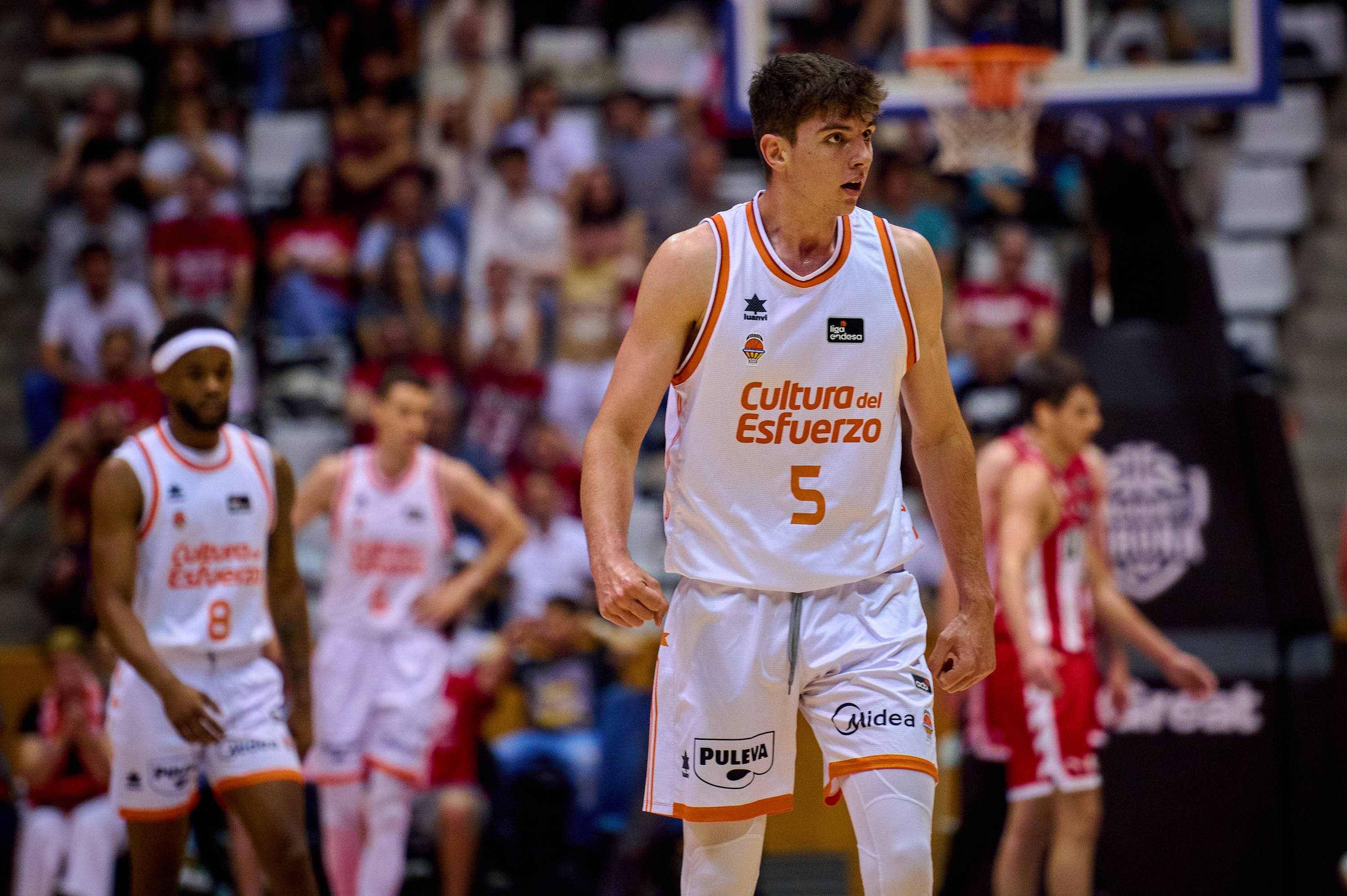 Este es el jugador del Valencia que se está ganando a media Europa