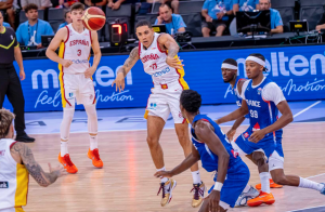 El viaje del nuevo especialista de Valencia Basket: Del filial de Badalona a robar balones en EE.UU