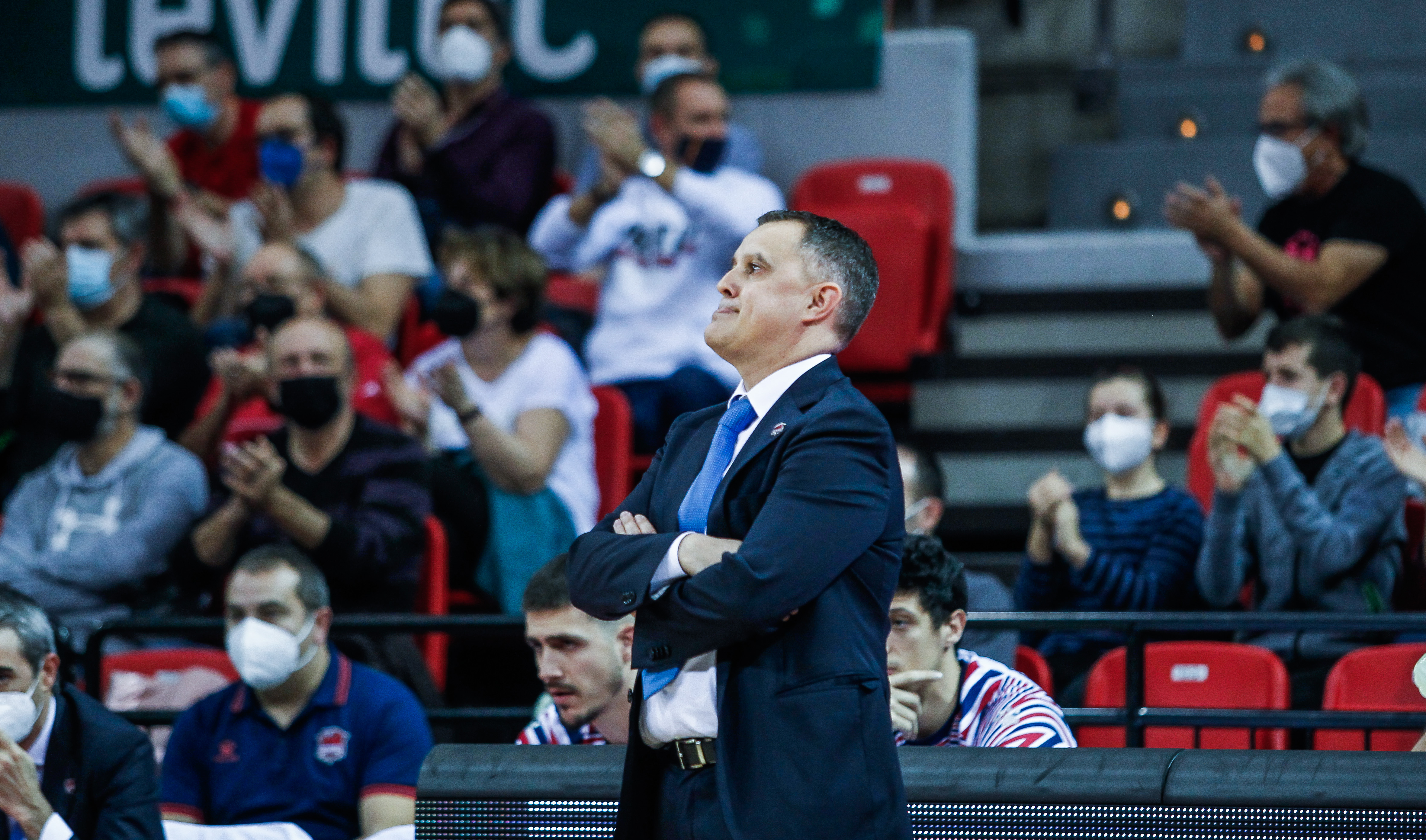 La revolución en Baskonia lleva a prescindir de una figura histórica en sus banquillos