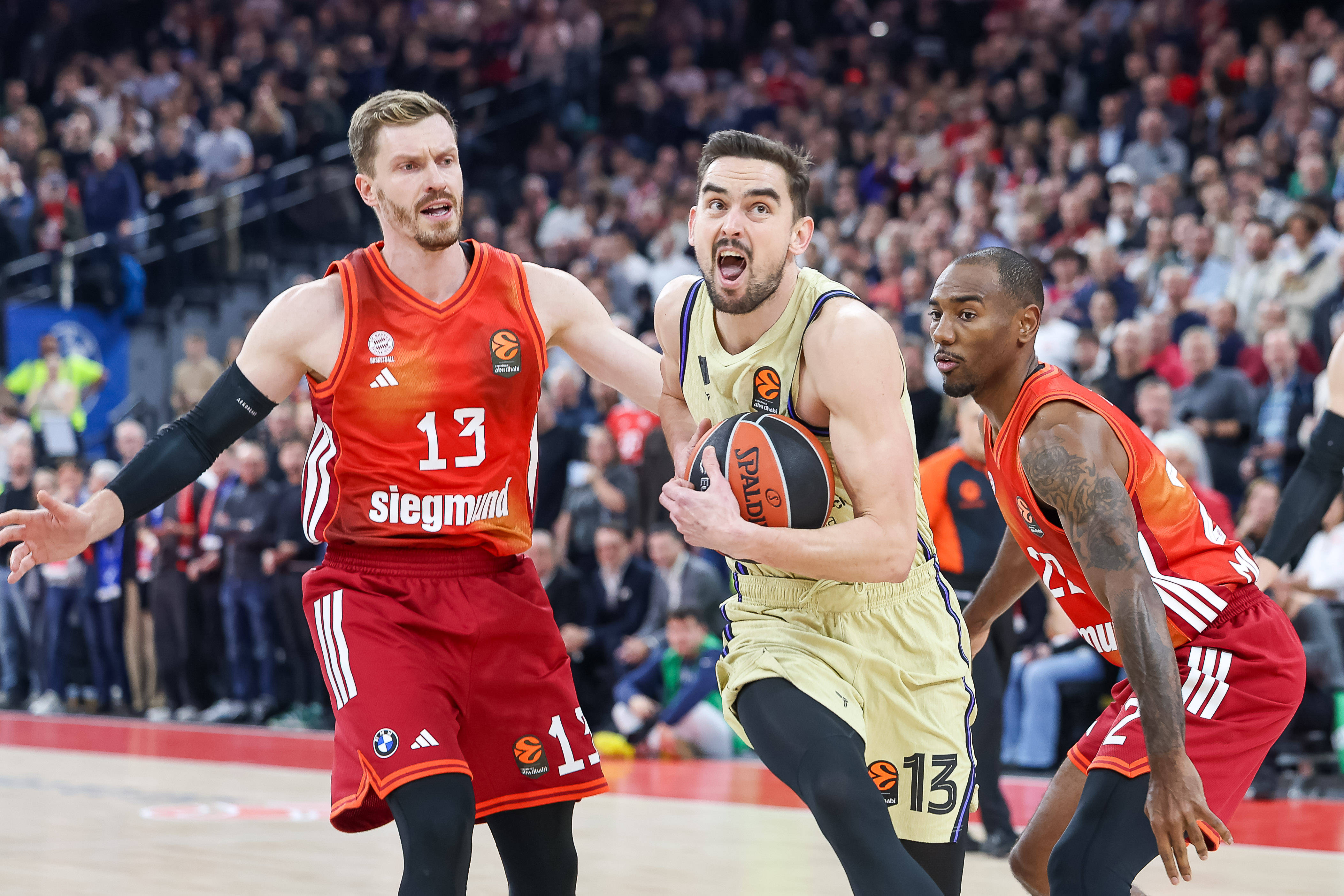 Orellana se estrena con victoria y la dupla checa enciende al Barça Basket