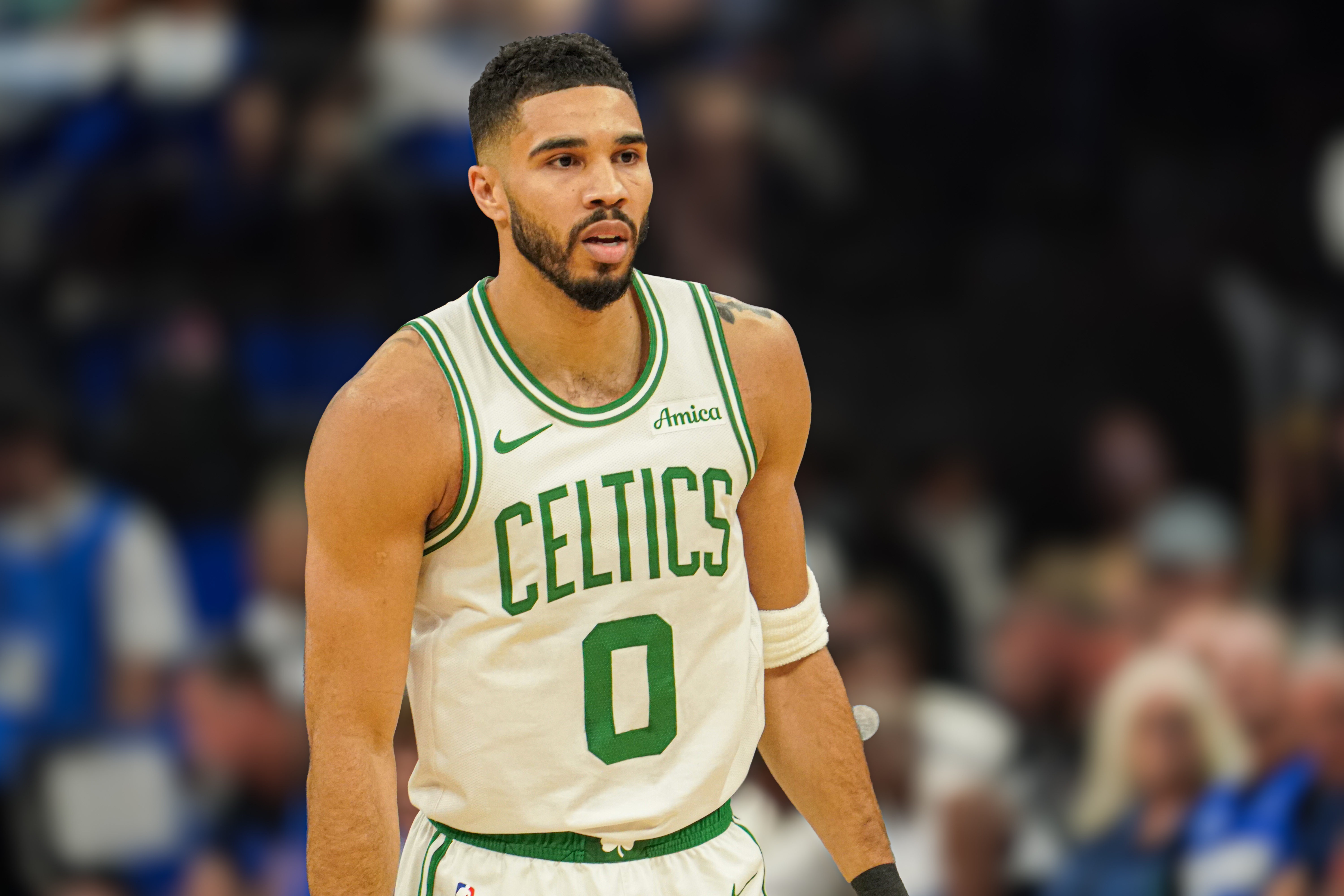 ¿Crisis de tiro? Tatum responde con una noche de 32 puntos para destrozar a los Hornets