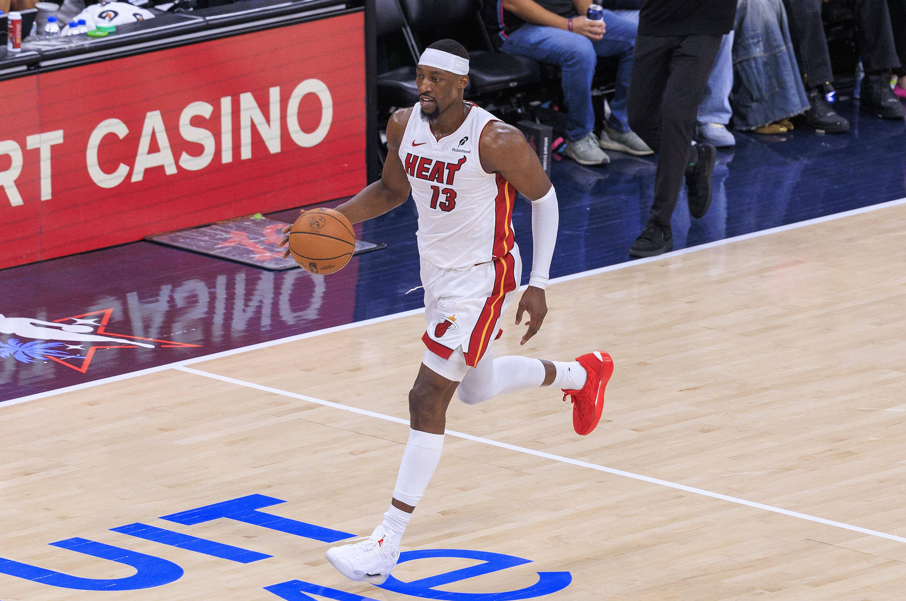 Los 83 puntos de Bam Adebayo dividen la NBA