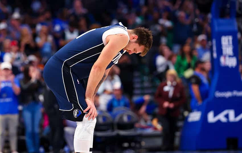 El máximo anotador de la NBA, Luka Doncic, mal en Playoffs