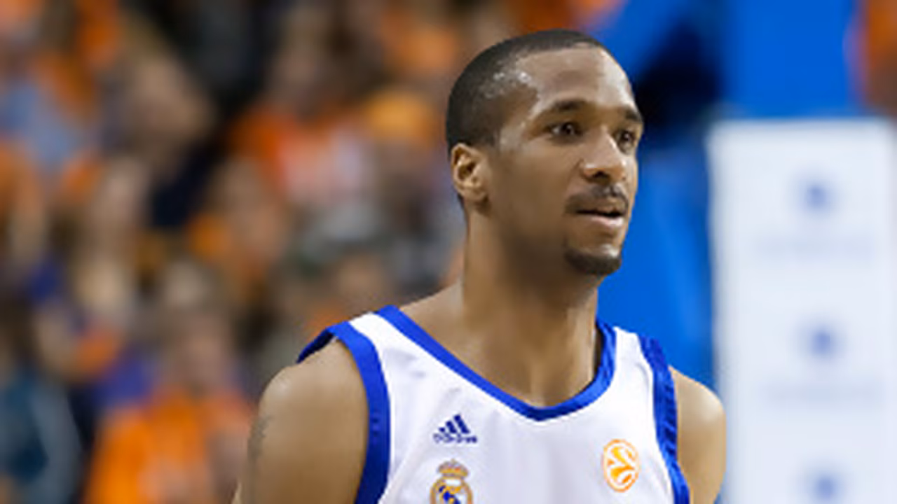 Clay Tucker regresa a la Liga Endesa: será el cañonero de Valencia Basket