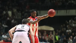 Una canasta de Van Rossom clasifica a Valencia con un Dubljevic estelar (81-82)