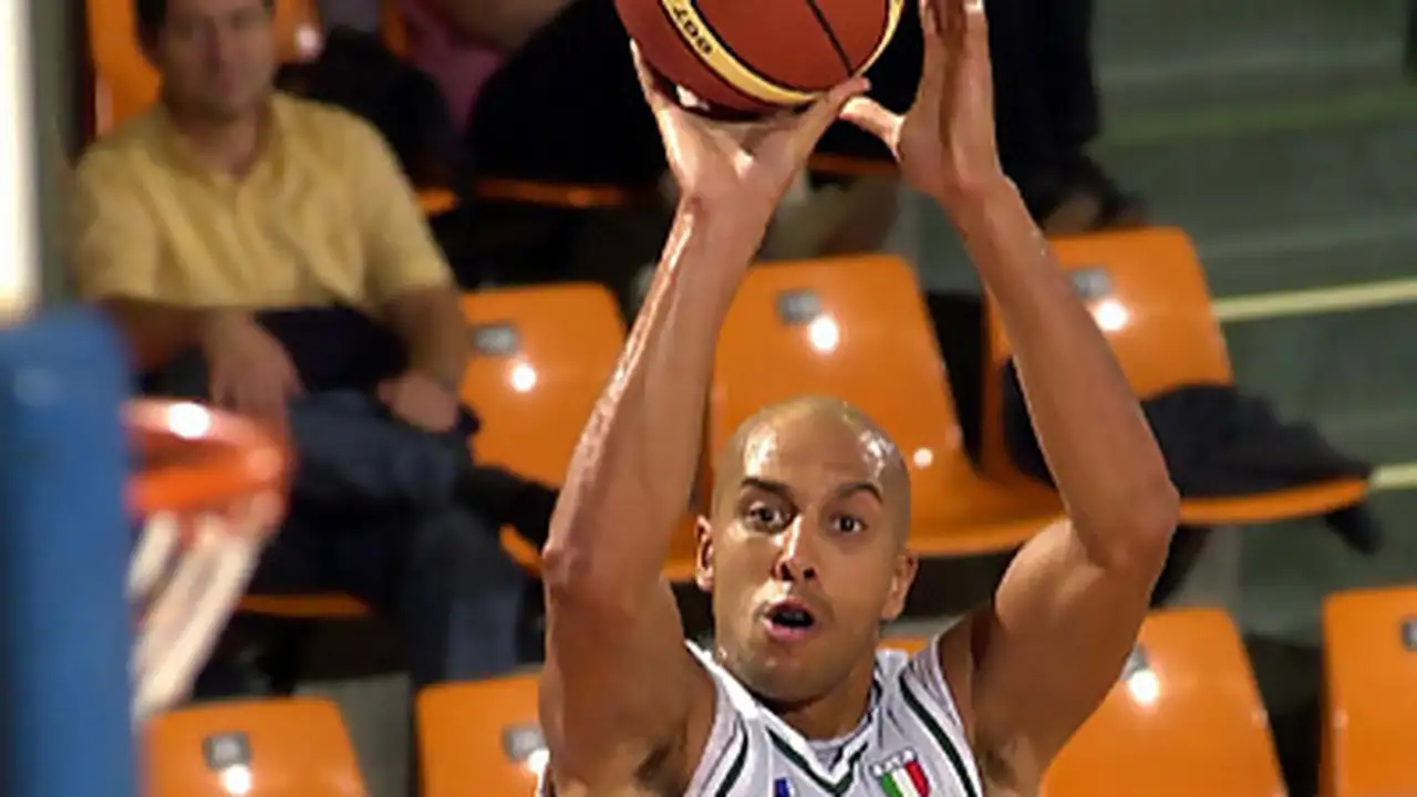Carlton Myers reforzará al Fórum para alcanzar la salvación