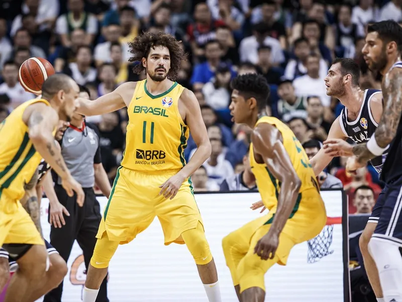 Un inmenso Varejao ayuda a Brasil a llevarse un partido de infarto ante Grecia (79-78)