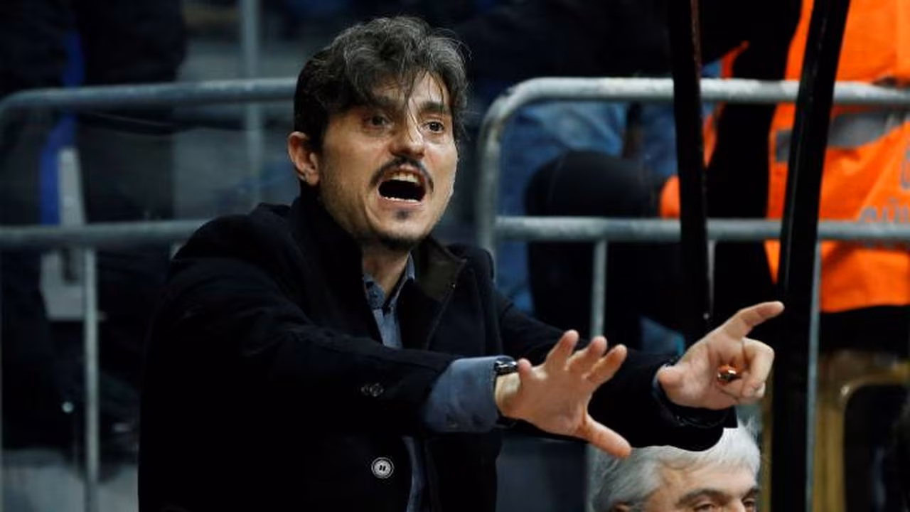 El dueño de Panathinaikos reacciona a sus supuestas ofertas por Tavares y Hezonja