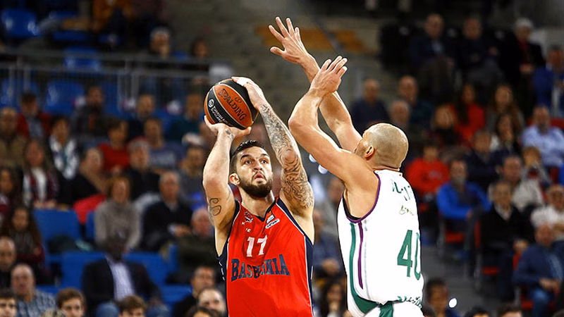 El Baskonia celebra su aniversario ganando al Unicaja de la mano de Timma (88-82)