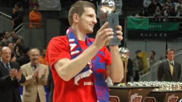 El MVP de la Copa Mirza Teletovic seguirá cinco temporadas más en Baskonia