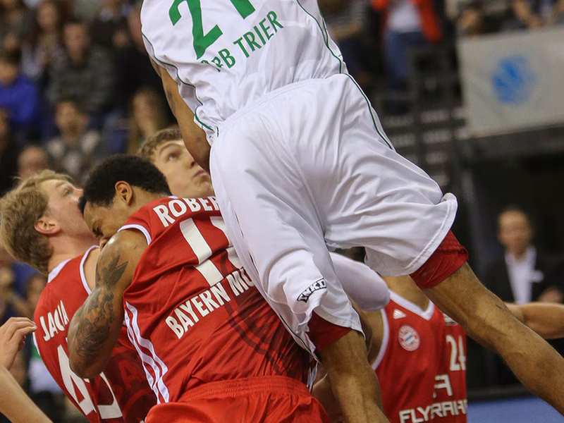 Esterkamp, 5 puntos en 29 seg. Frankfurt, de desahuciado a matagigantes. Bryant, MVP