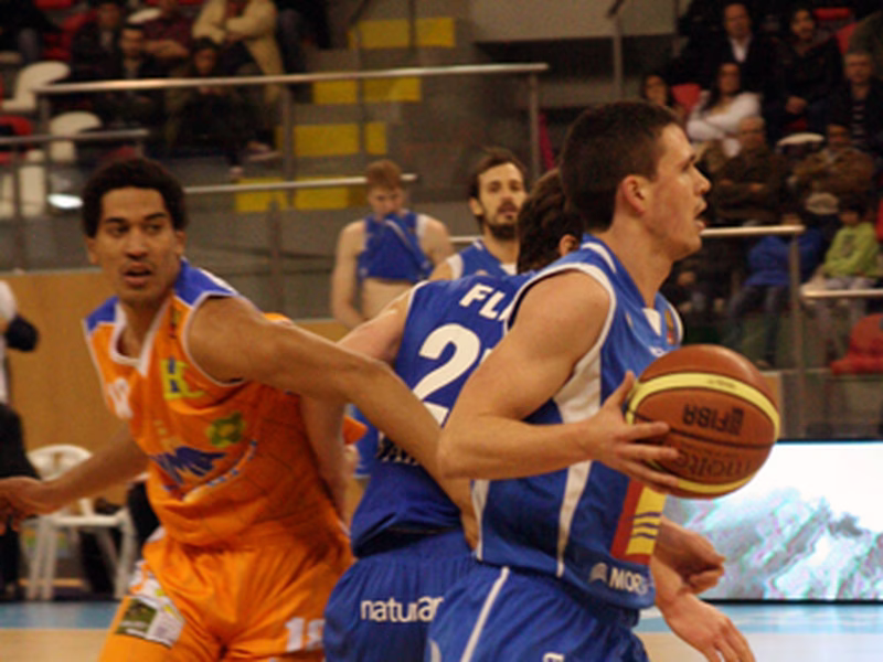 Andorra vence en Riazor y consolida su liderato. Chris Mortellaro, MVP