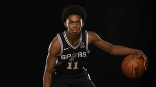 La expsicóloga de los Spurs llegó a un acuerdo con Josh Primo