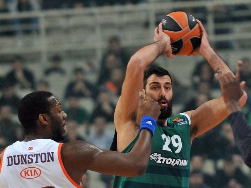 Bourousis: “Nadie esperaba que Maccabi y Barcelona estuvieran abajo”