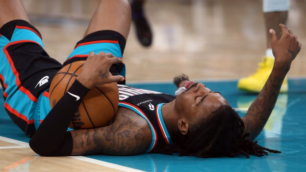 Ja Morant la lía