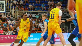 Dos jugones y un faro