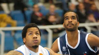 Ike Azotam, potencia y versatilidad para la pintura del Leyma Basquet Coruña