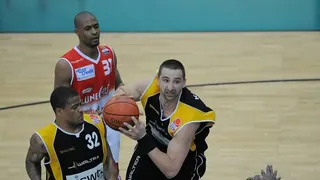 Zoco ACB: Lagun Aro GBC se interesa por el pívot Rasko Katic; Ivan Radenovic, ¿a Cajasol?