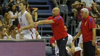 Bronca entre Djordjevic y Micov que acaba con el alero fuera de la selección serbia