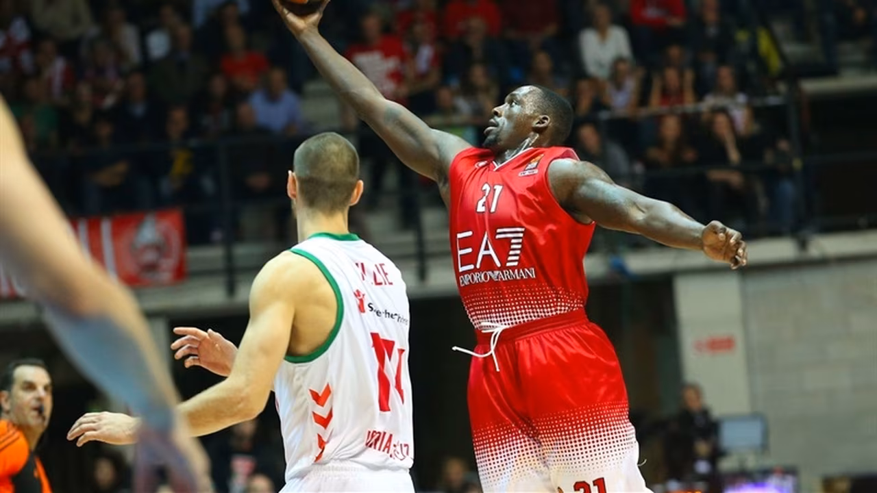 Un sólido Emporio Armani Milano le da una lección al peor Baskonia del año (88-76)