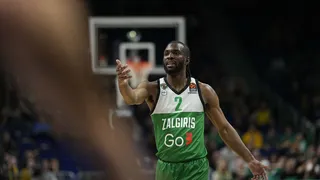 Dos países luchan por naturalizar a Keenan Evans