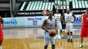 Liga Turca (Playoffs/Cuartos): Cumplen Galatasaray, Banvit y Galatasaray. Carlos Arroyo, heroico, da la victoria a Besiktas ante Fenerbahce