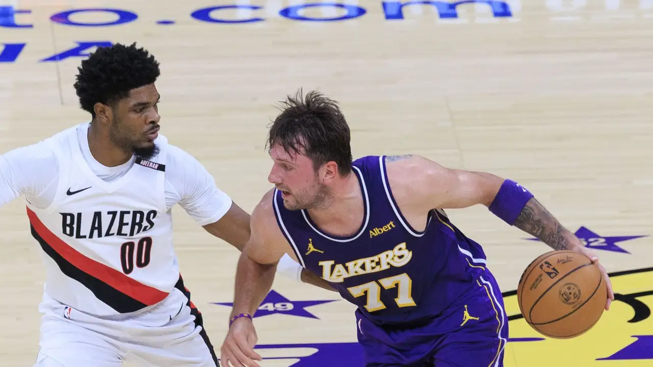 Luka Doncic anota 37 puntos, pero los Warriors de Curry remontan 25 a los Lakers