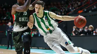 Golpe sobre la mesa de la Penya ante Unics Kazan en un doble final de infarto (91-93)