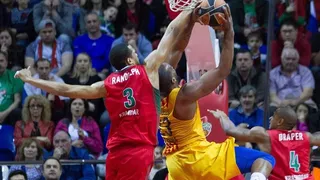 Navarro celebra su partido 300 y el Barça iguala la eliminatoria ante Lokomotiv (66-92)