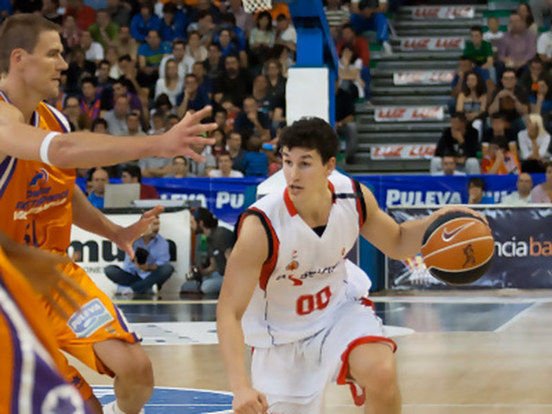 San Miguel y Markovic, dos bases de futuro para el PE Valencia