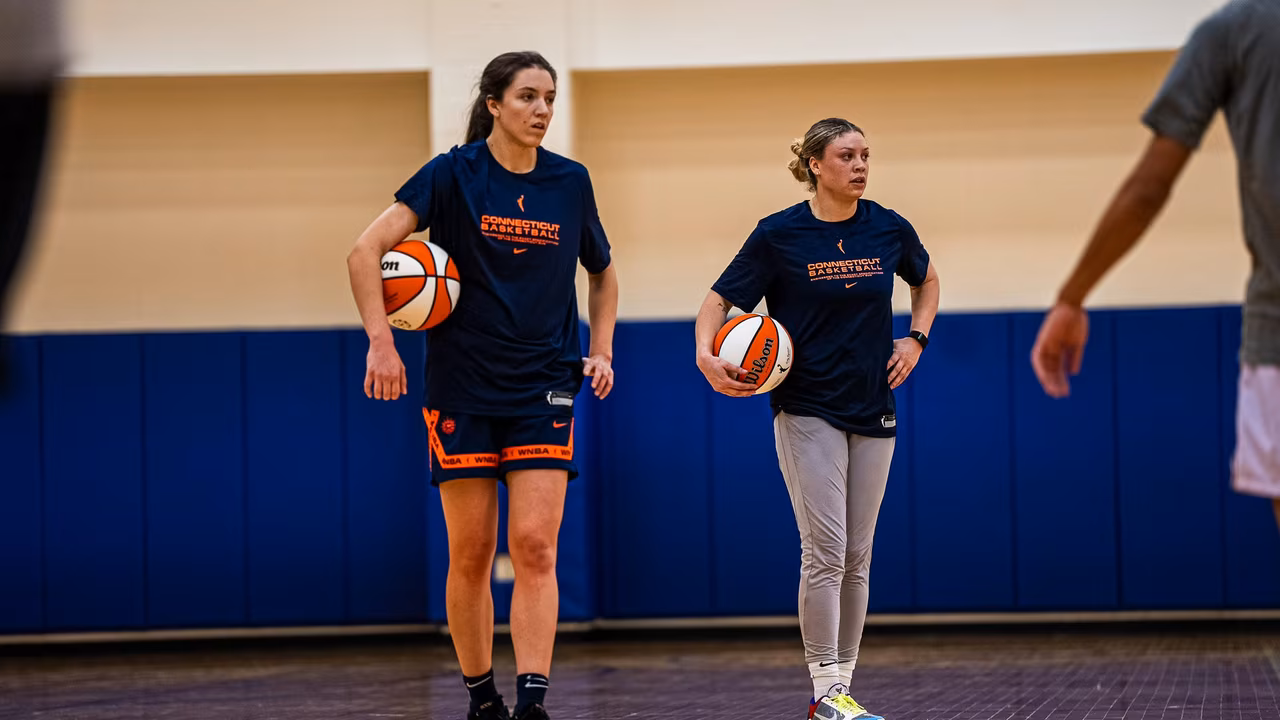Connecticut Sun con sabor español: Helena Pueyo y Astou Ndour juntas