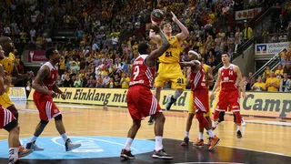 Coby Karl tumba al Bayern sobre la bocina bajo la mirada de John Stockton
