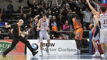 Caja Laboral tira de experiencia para vencer al Power Electronics Valencia en dos minutos y medio (69-67)