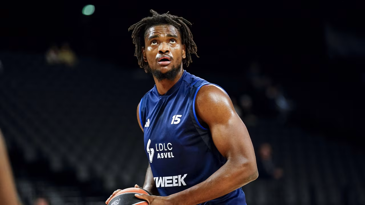 Luca Banchi y Virtus Bolonia miran al mercado, pero este pívot rechaza fichar por ellos