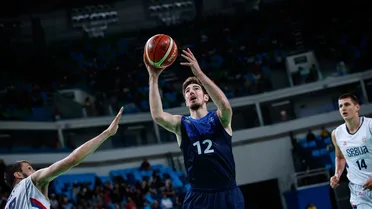 Parker y De Colo sentencian a una Serbia que ha llegado a perder por 16 (75-76)