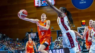 Una exhibición sublime que vale una Copa de la Reina para Valencia y un MVP